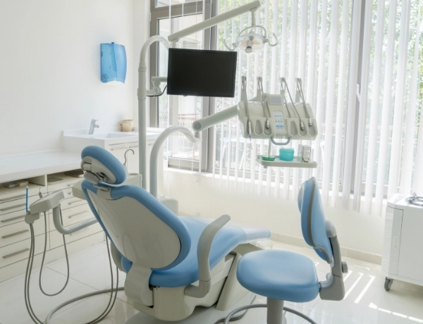 fotel w gabinecie stomatologicznym